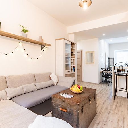 Charming Flat, Steps From Castle - Historic Part Appartement Bratislava Buitenkant foto