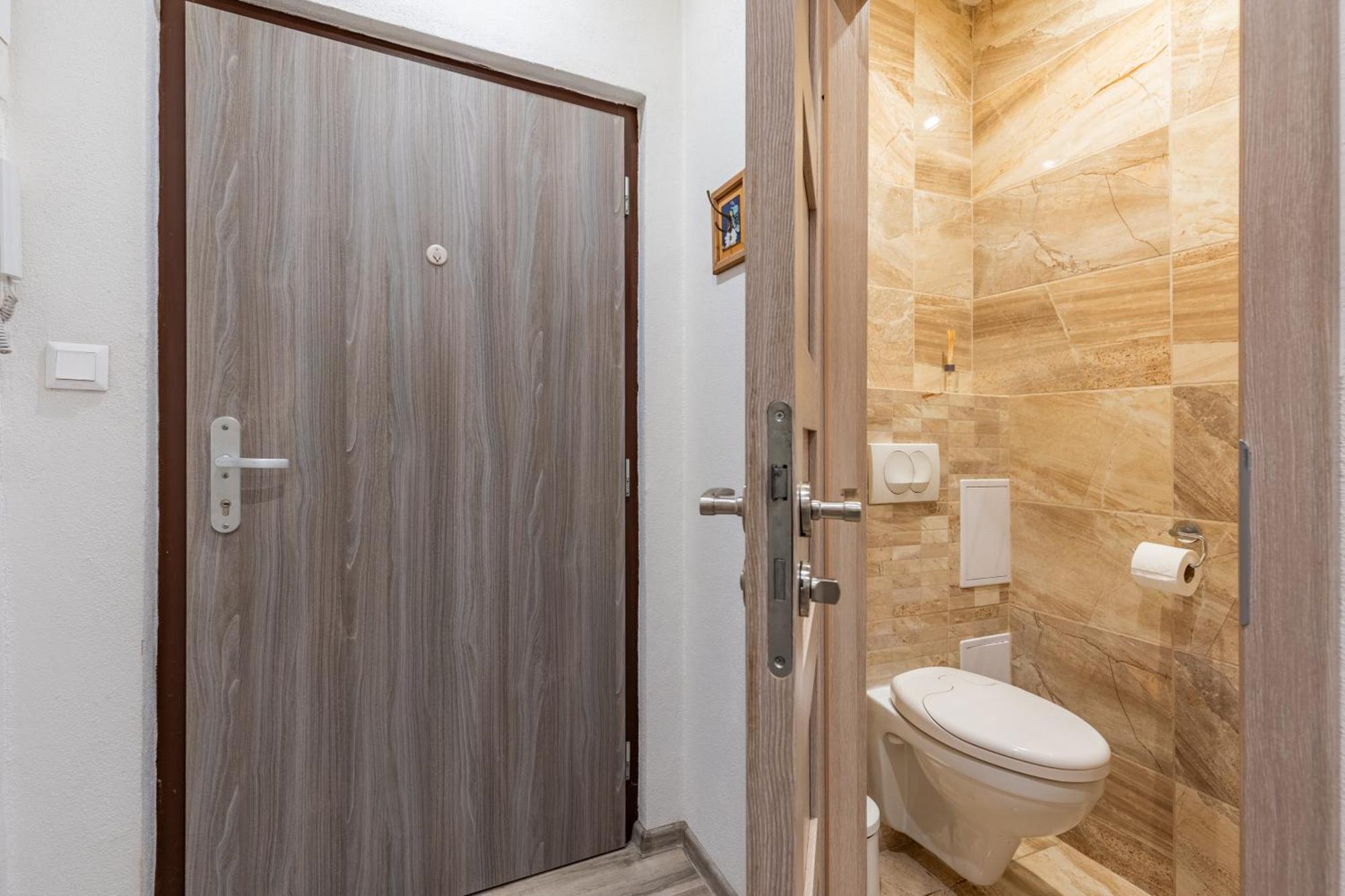 Charming Flat, Steps From Castle - Historic Part Appartement Bratislava Buitenkant foto