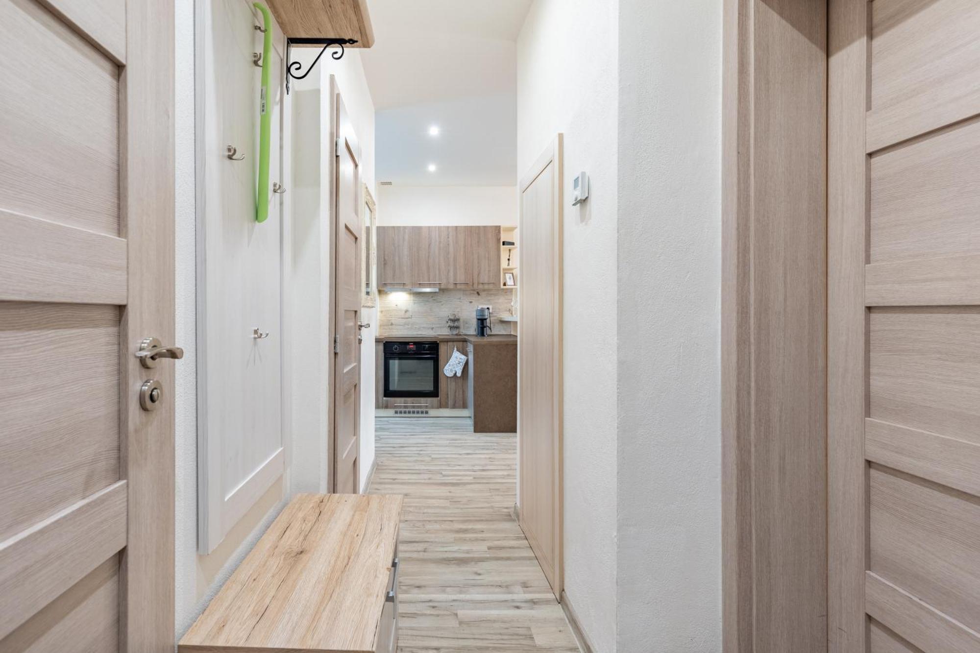 Charming Flat, Steps From Castle - Historic Part Appartement Bratislava Buitenkant foto