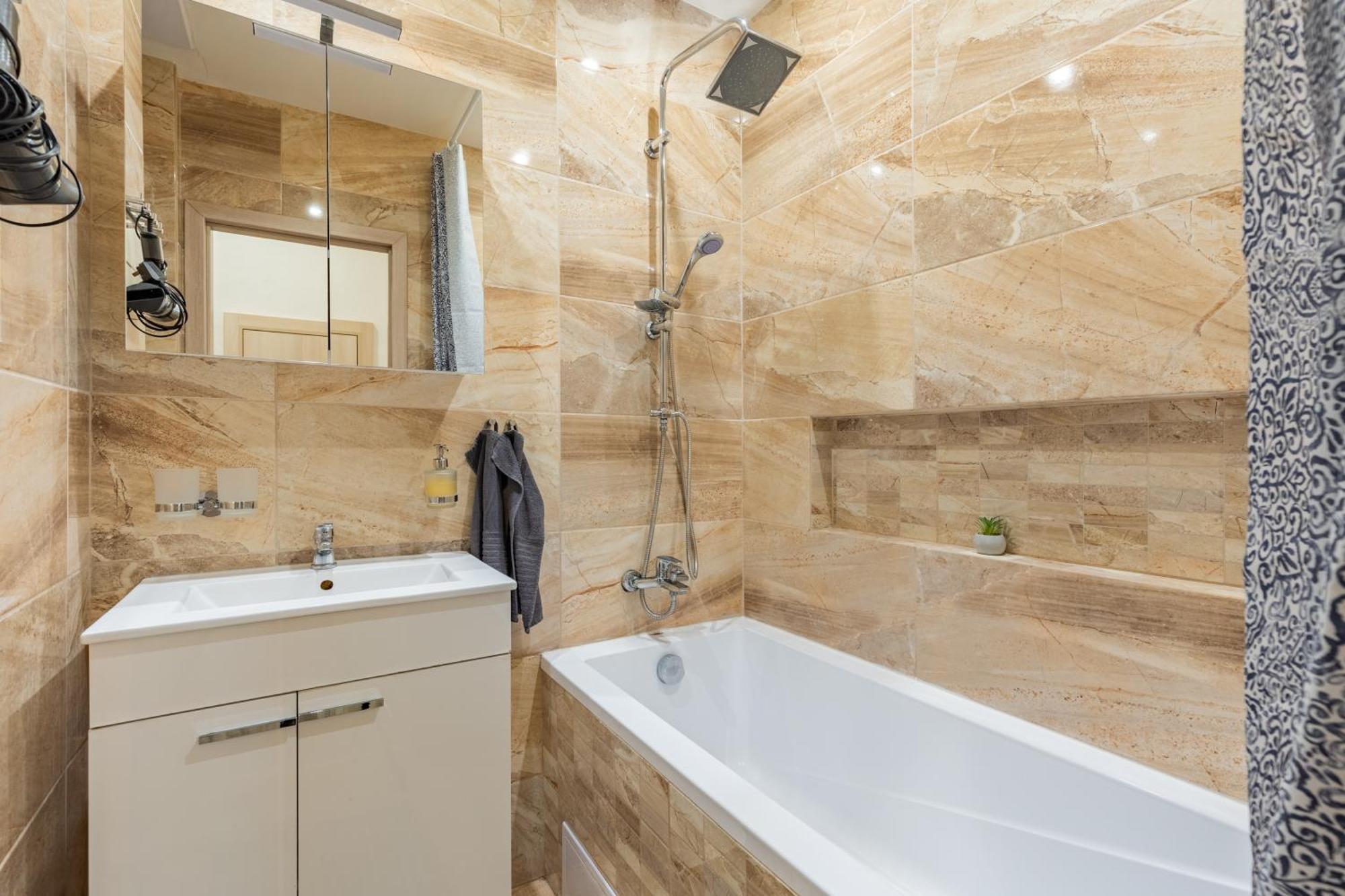 Charming Flat, Steps From Castle - Historic Part Appartement Bratislava Buitenkant foto