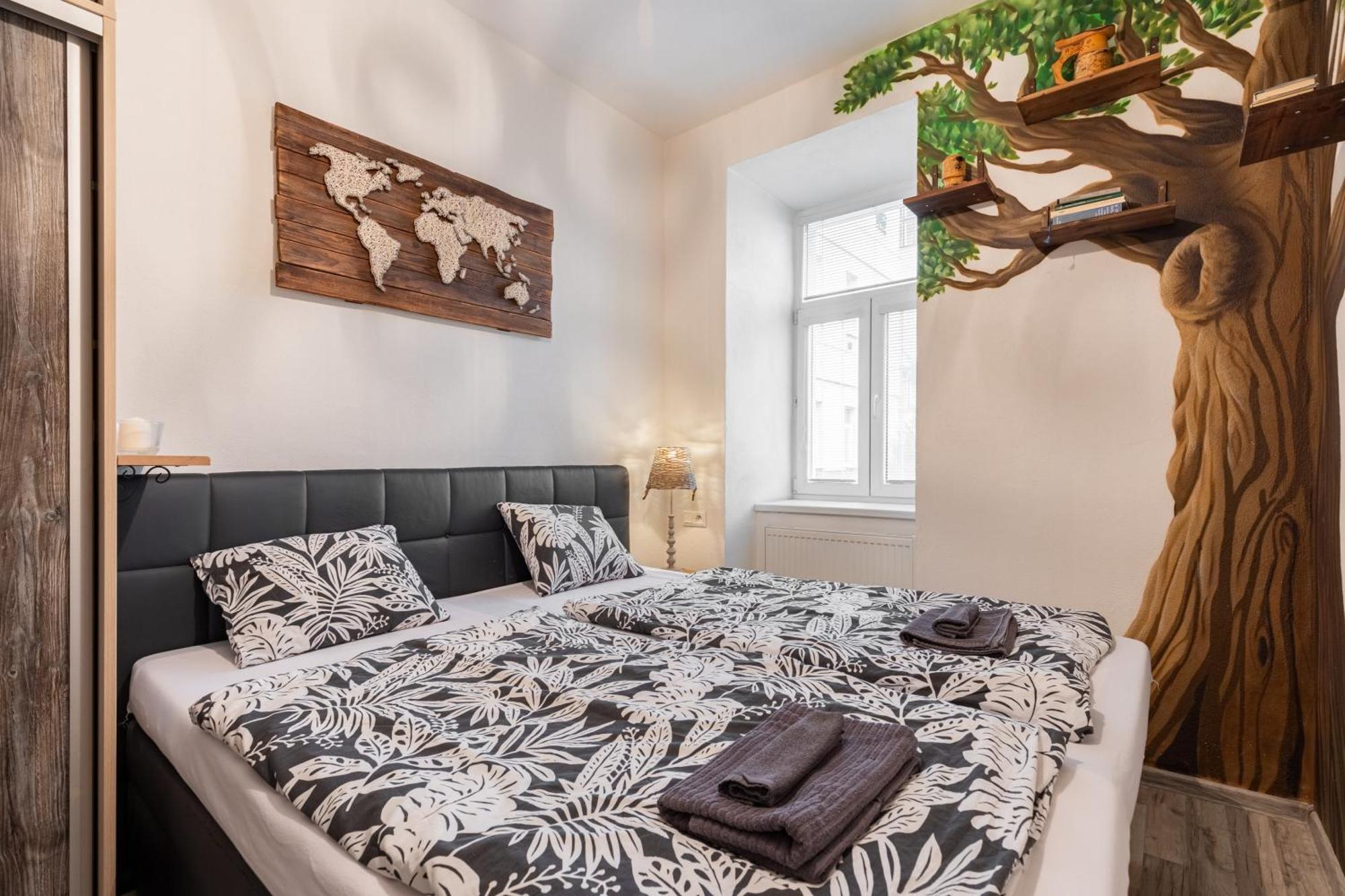 Charming Flat, Steps From Castle - Historic Part Appartement Bratislava Buitenkant foto