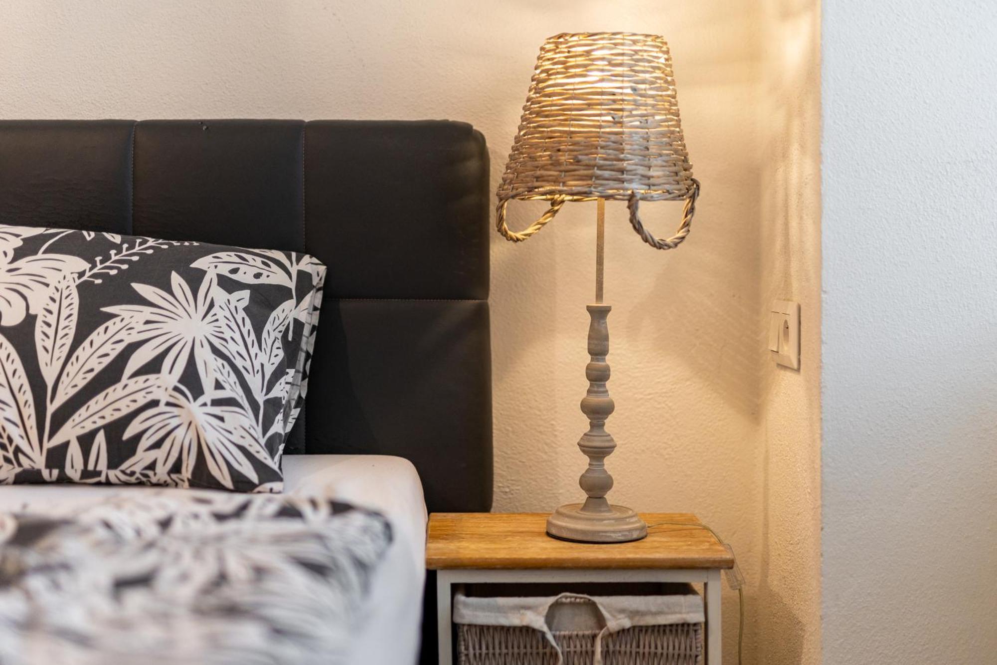 Charming Flat, Steps From Castle - Historic Part Appartement Bratislava Buitenkant foto