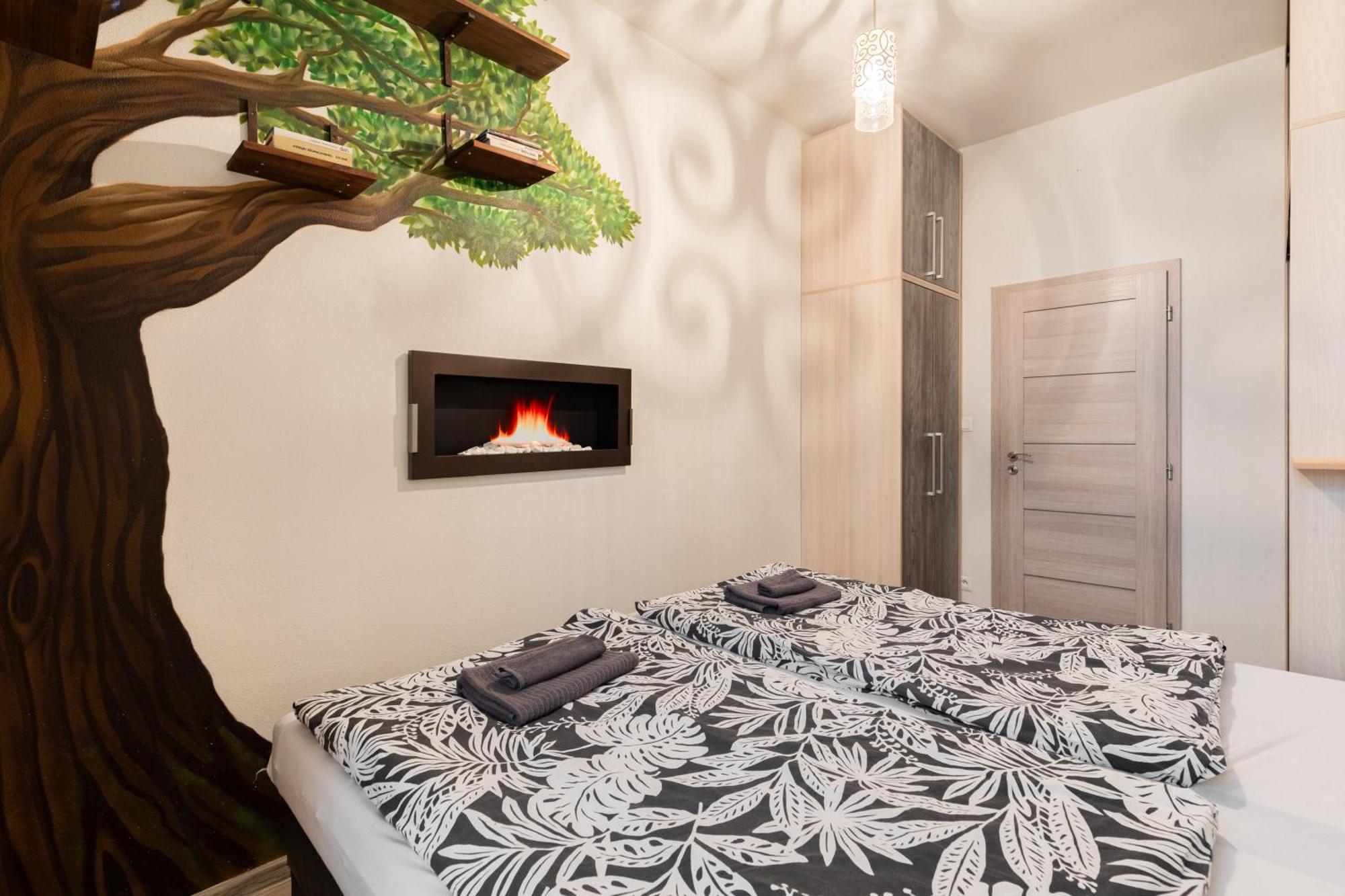 Charming Flat, Steps From Castle - Historic Part Appartement Bratislava Buitenkant foto