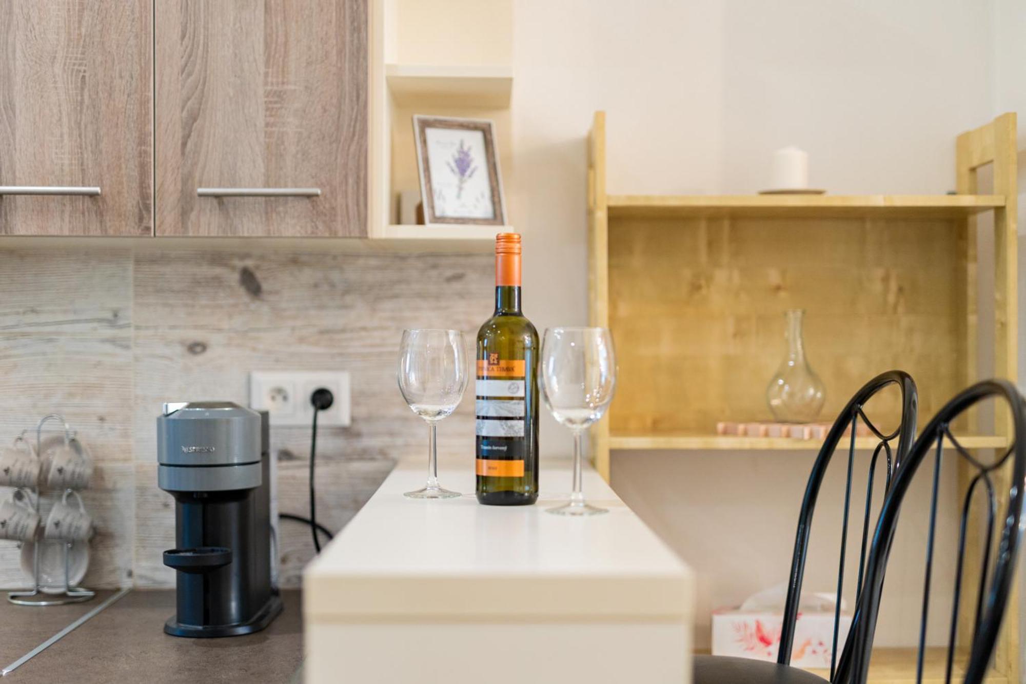 Charming Flat, Steps From Castle - Historic Part Appartement Bratislava Buitenkant foto