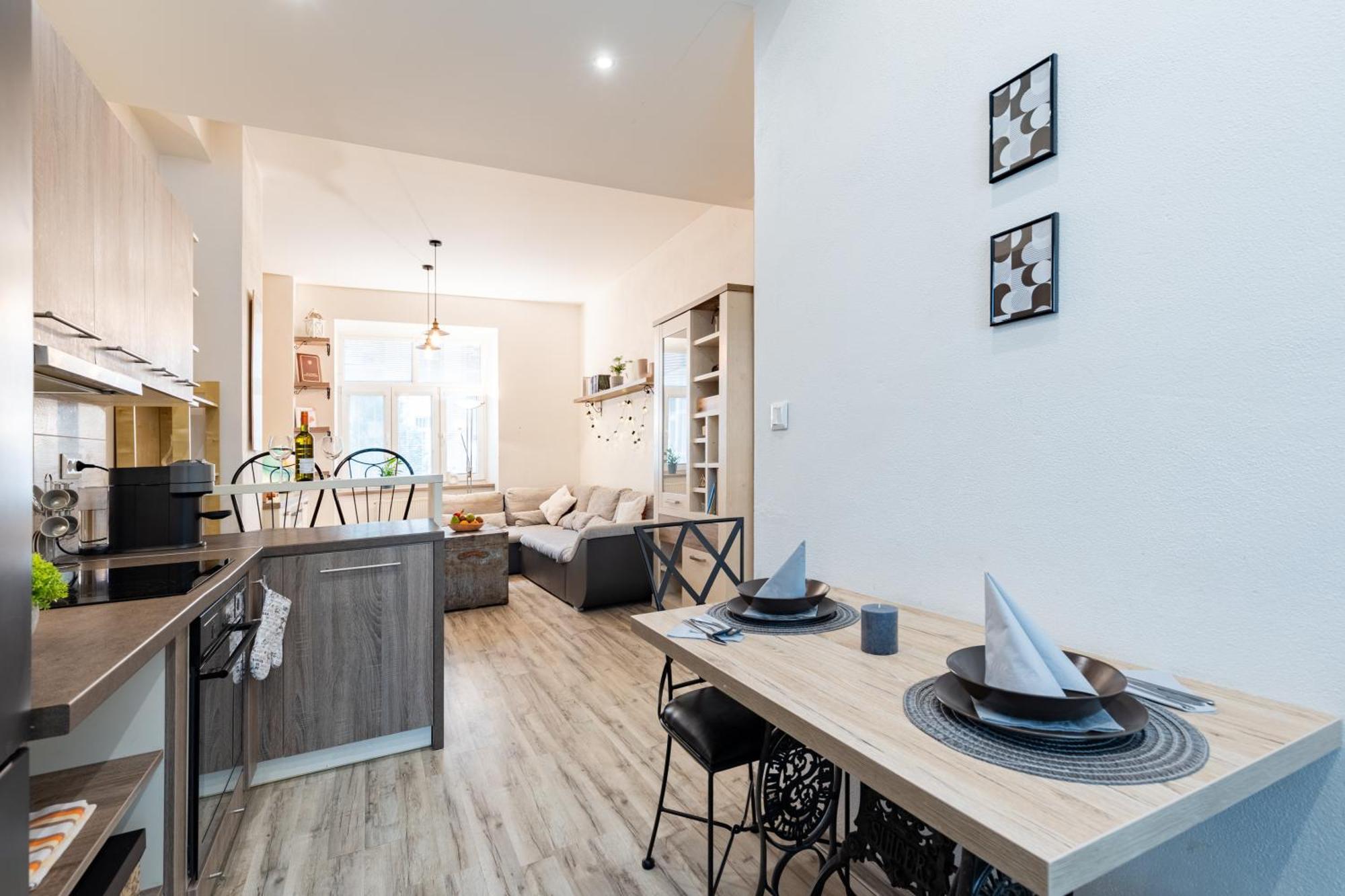 Charming Flat, Steps From Castle - Historic Part Appartement Bratislava Buitenkant foto