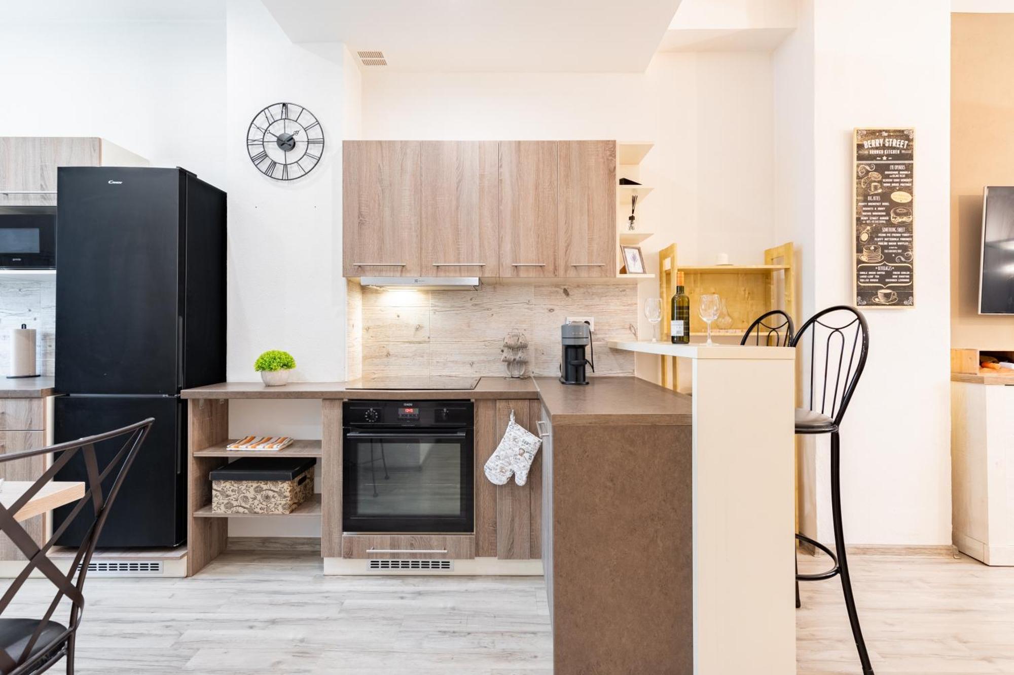 Charming Flat, Steps From Castle - Historic Part Appartement Bratislava Buitenkant foto