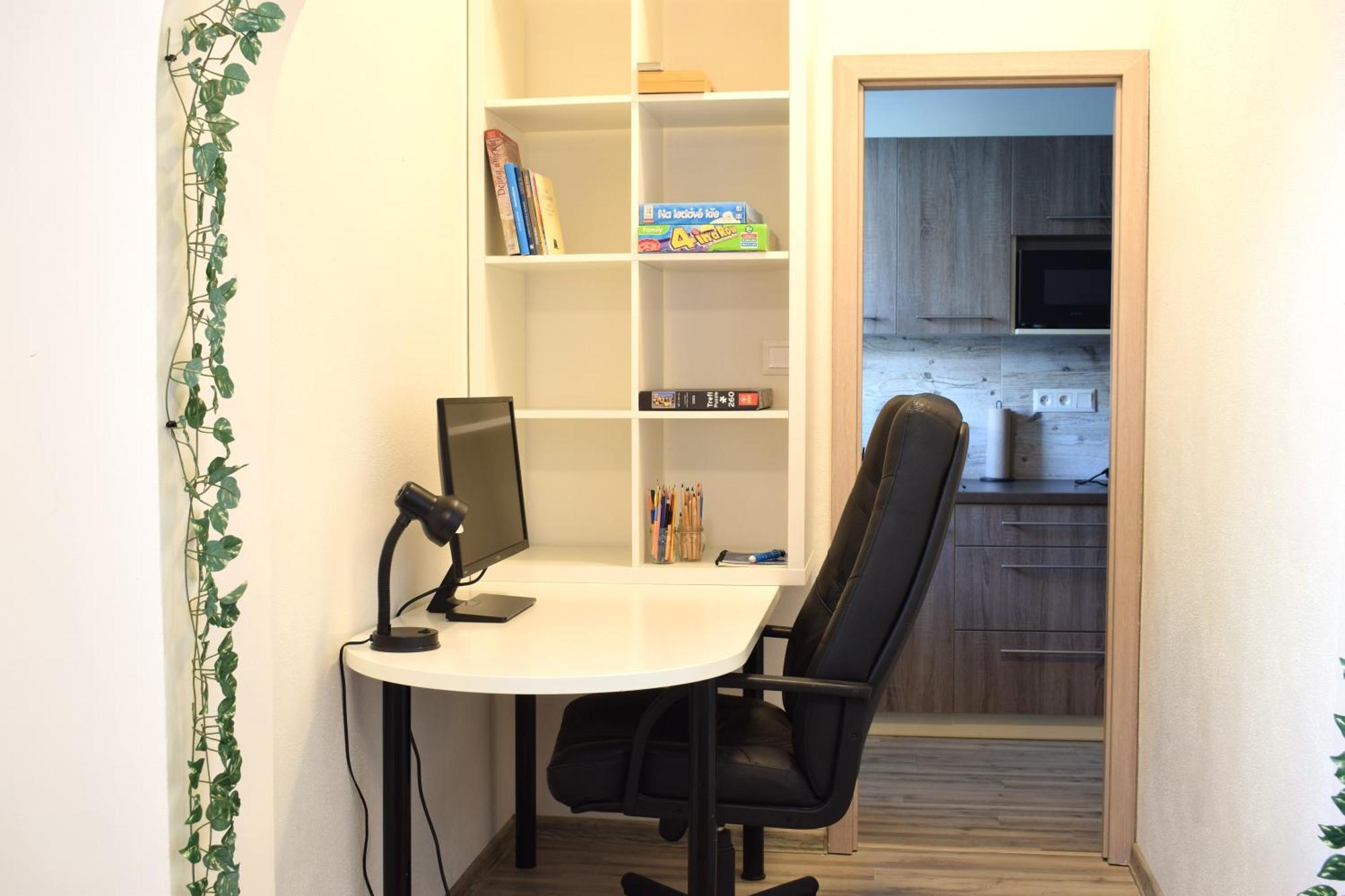 Charming Flat, Steps From Castle - Historic Part Appartement Bratislava Buitenkant foto